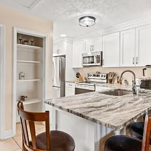 ds-beach-retreat-2-bedroom-townhome-in-front-of.panamacity-beachhotels.com/