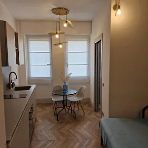 Place - Piazza V Giornate In The Center- Wifi - Netflix Apartment